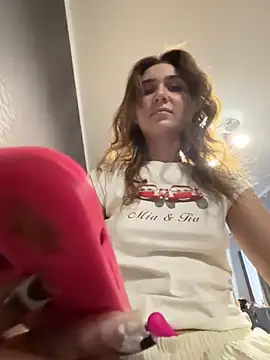 QuitieLia online show from 11/18/25, 08:17