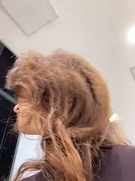 QuitieLia online show from 11/04/25, 02:21