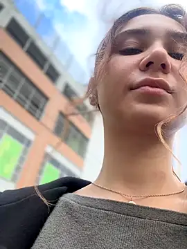 QuitieLia online show from 10/25/25, 08:13