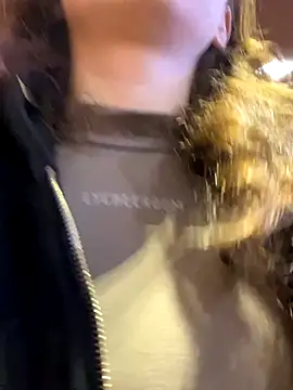 QuitieLia online show from 10/31/25, 08:22