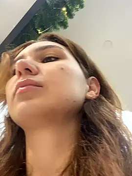 QuitieLia online show from 11/26/25, 08:25