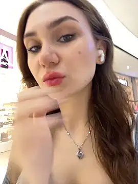 QuitieLia online show from 03/31/26, 07:32