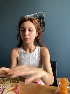 QuitieLia online show from 05/29/26, 07:25