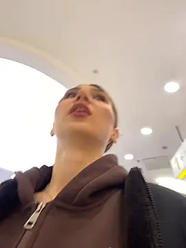 QuitieLia online show from 02/25/26, 07:52