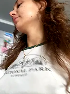 QuitieLia online show from 10/28/25, 08:24