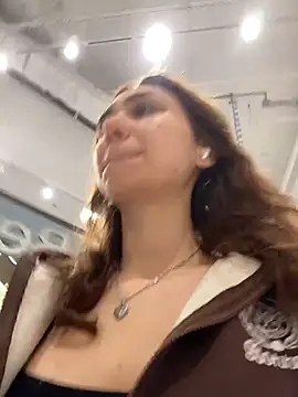 QuitieLia online show from 03/28/26, 07:20