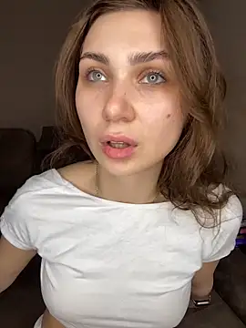 QuitieLia online show from 03/23/26, 07:19