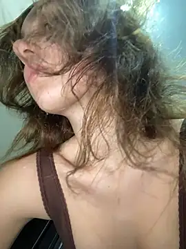 QuitieLia online show from 01/18/26, 03:04