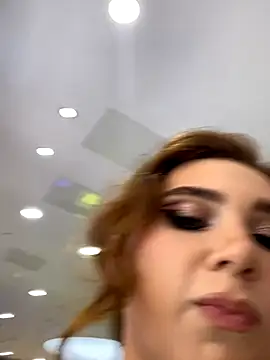 QuitieLia online show from 11/06/25, 02:21