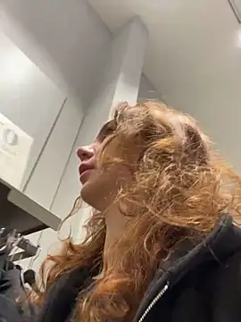 QuitieLia online show from 11/07/25, 09:14