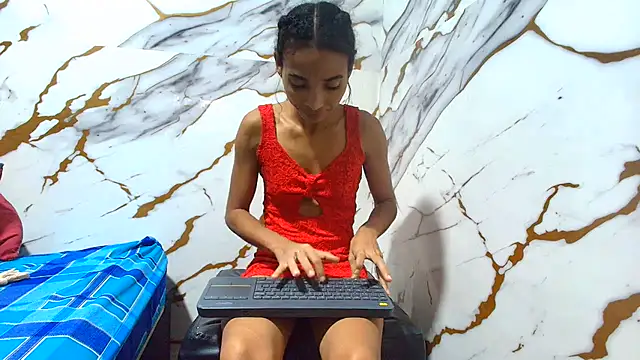 Snapshot of luciana_daza chatting on 07/21/26, 11:17 luciana daza online show from 07/21/26, 11:17