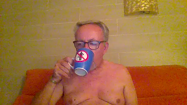 Snapshot of tuggy59 chatting on 06/25/26, 04:43 tuggy59 online show from 06/25/26, 04:43