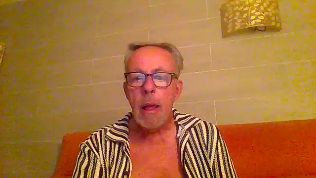 Snapshot of tuggy59 chatting on 07/09/26, 04:13 tuggy59 online show from 07/09/26, 04:13