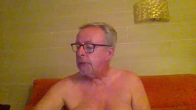Snapshot of tuggy59 chatting on 06/22/26, 03:36 tuggy59 online show from 06/22/26, 03:36
