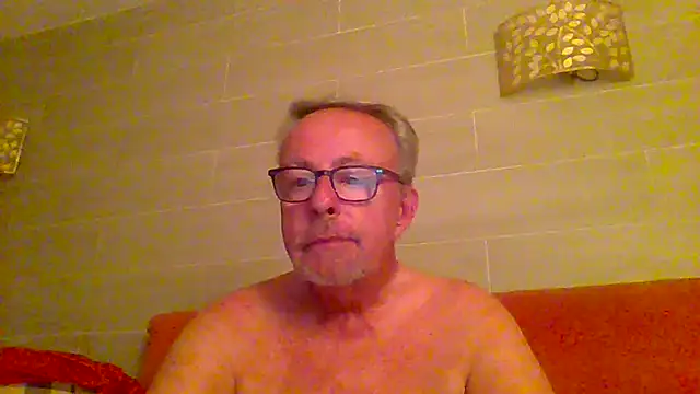 Snapshot of tuggy59 chatting on 06/12/26, 03:48 tuggy59 online show from 06/12/26, 03:48