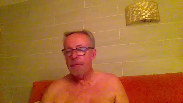 Snapshot of tuggy59 chatting on 06/11/26, 03:47 tuggy59 online show from 06/11/26, 03:47