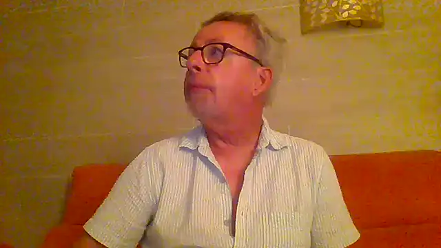 Snapshot of tuggy59 chatting on 07/05/26, 04:41 tuggy59 online show from 07/05/26, 04:41