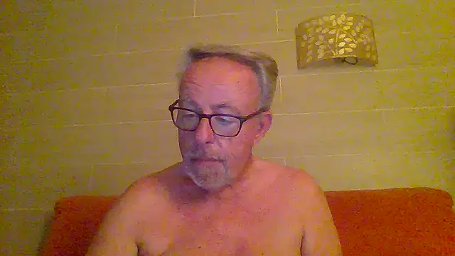 Snapshot of tuggy59 chatting on 06/24/26, 04:33 tuggy59 online show from 06/24/26, 04:33