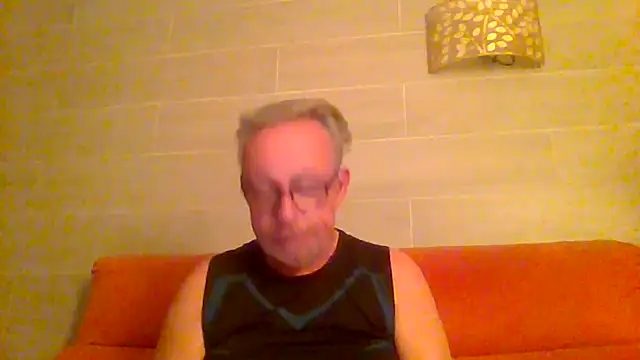 Snapshot of tuggy59 chatting on 07/06/26, 04:19 tuggy59 online show from 07/06/26, 04:19