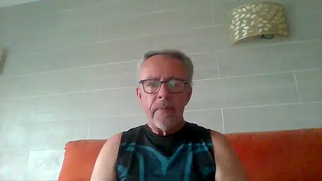 Snapshot of tuggy59 chatting on 06/14/26, 05:41 tuggy59 online show from 06/14/26, 05:41