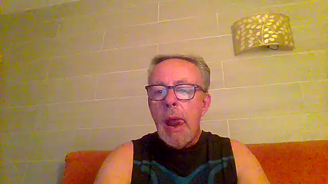 Snapshot of tuggy59 chatting on 06/17/26, 04:45 tuggy59 online show from 06/17/26, 04:45