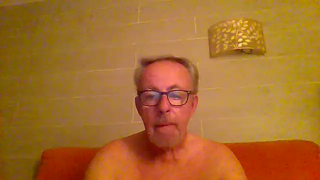 Snapshot of tuggy59 chatting on 07/01/26, 03:18 tuggy59 online show from 07/01/26, 03:18