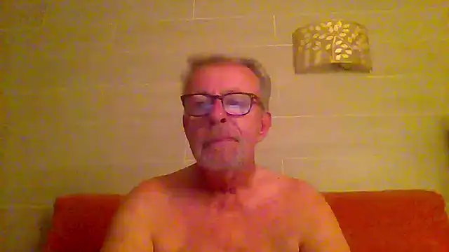 Snapshot of tuggy59 chatting on 06/07/26, 04:39 tuggy59 online show from 06/07/26, 04:39