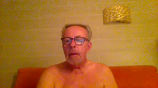 Snapshot of tuggy59 chatting on 07/18/26, 04:10 tuggy59 online show from 07/18/26, 04:10