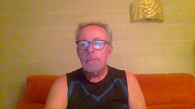 Snapshot of tuggy59 chatting on 06/21/26, 03:56 tuggy59 online show from 06/21/26, 03:56