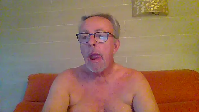 Snapshot of tuggy59 chatting on 06/25/26, 05:12 tuggy59 online show from 06/25/26, 05:12