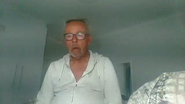 tuggy59 online show from 10/08/25, 04:36