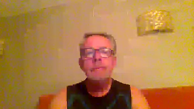 Snapshot of tuggy59 chatting on 06/16/26, 03:39 tuggy59 online show from 06/16/26, 03:39