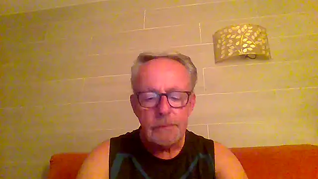 Snapshot of tuggy59 chatting on 06/15/26, 04:34 tuggy59 online show from 06/15/26, 04:34