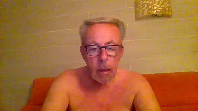 Snapshot of tuggy59 chatting on 07/11/26, 04:57 tuggy59 online show from 07/11/26, 04:57