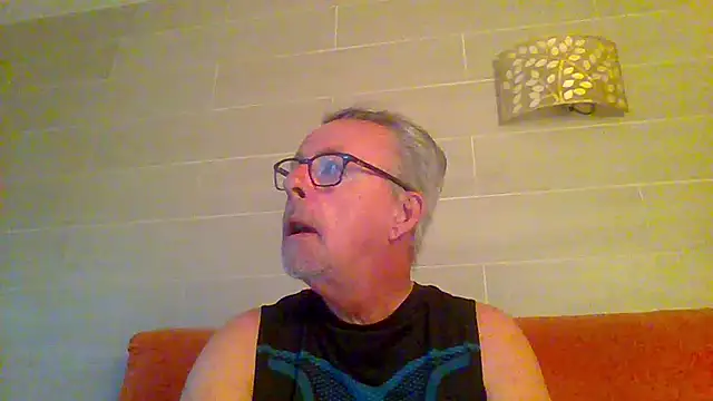 Snapshot of tuggy59 chatting on 06/18/26, 05:06 tuggy59 online show from 06/18/26, 05:06