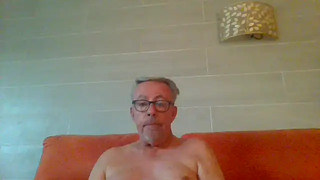 Snapshot of tuggy59 chatting on 07/12/26, 06:14 tuggy59 online show from 07/12/26, 06:14