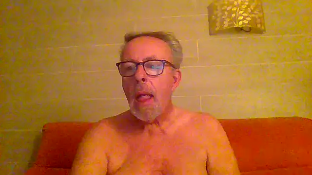 Snapshot of tuggy59 chatting on 06/20/26, 03:55 tuggy59 online show from 06/20/26, 03:55