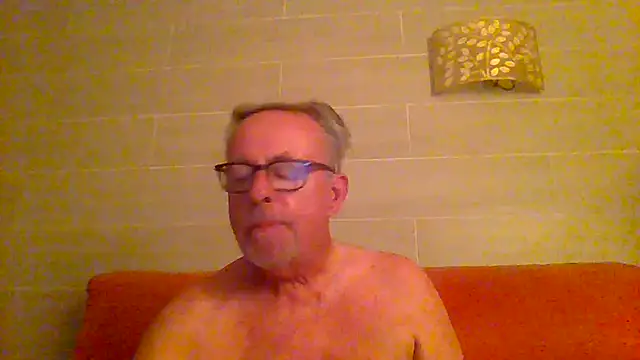 Snapshot of tuggy59 chatting on 07/14/26, 04:17 tuggy59 online show from 07/14/26, 04:17