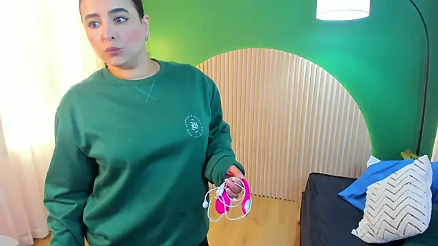 Snapshot of taylor_bennet chatting on 09/24/25, 12:11 taylor bennet online show from 09/24/25, 12:11