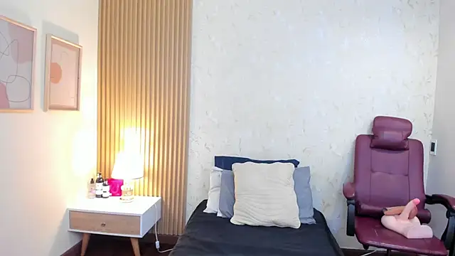 Snapshot of taylor_bennet chatting on 10/29/25, 12:15 taylor bennet online show from 10/29/25, 12:15