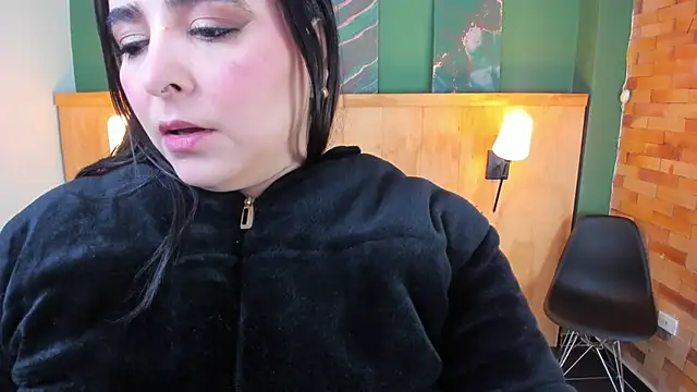 Snapshot of taylor_bennet chatting on 03/18/25, 12:17 taylor bennet online show from 03/18/25, 12:17