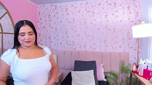 Snapshot of taylor_bennet chatting on 11/30/25, 11:44 taylor bennet online show from 11/30/25, 11:44