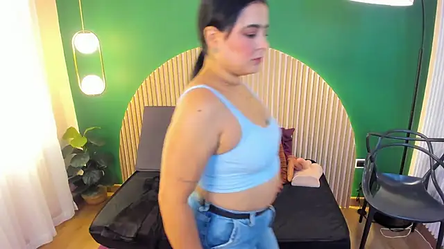 Snapshot of taylor_bennet chatting on 11/12/25, 11:47 taylor bennet online show from 11/12/25, 11:47