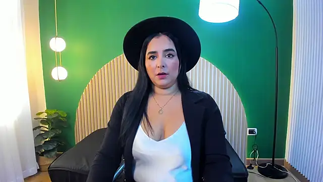 Snapshot of taylor_bennet chatting on 11/28/25, 11:54 taylor bennet online show from 11/28/25, 11:54