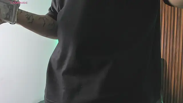 Snapshot of Alex_cute77 chatting on 01/10/26, 12:44 Alex cute77 online show from 01/10/26, 12:44