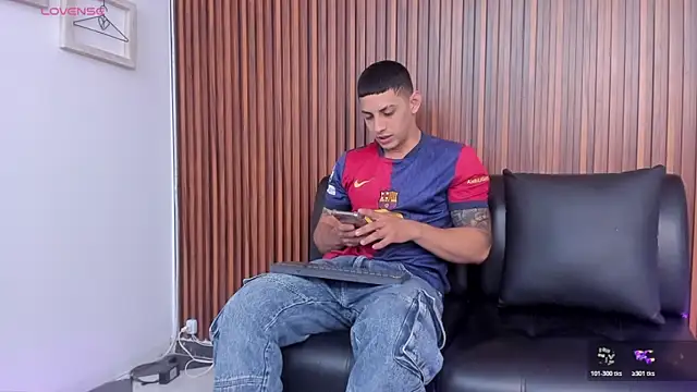 Snapshot of Alex_cute77 chatting on 02/01/26, 12:36 Alex cute77 online show from 02/01/26, 12:36