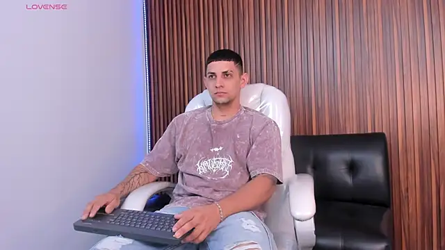 Snapshot of Alex_cute77 chatting on 01/12/26, 11:50 Alex cute77 online show from 01/12/26, 11:50