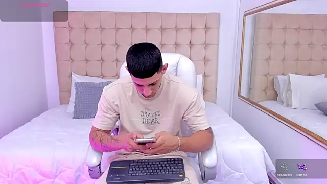 Snapshot of Alex_cute77 chatting on 12/16/25, 12:09 Alex cute77 online show from 12/16/25, 12:09