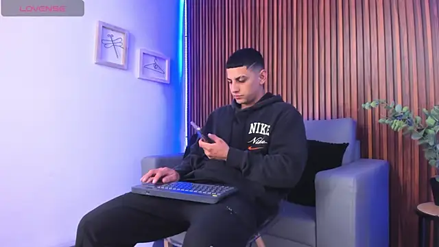 Alex cute77 online show from 04/21/26, 12:34