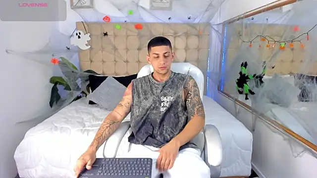 Alex cute77 online show from 10/17/25, 12:07